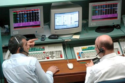 Borsa, yatırımcısını bu hafta da sevindirdi - Bu hafta İMKB'de hisse senetleri ortalama yüzde 4,50 değer kazanırken altın fiyatları da yükseldi, doların satış fiyatı ise yüzde 2,52 düştü
