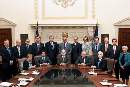 Fed gevşemeye işaret etti - Fed'in Nisan ayı toplantı tutanaklarına göre Fed yetkilileri ekonominin kötülemesi hâlinde daha fazla teşvik uygulayabilir
