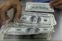 Dolar veriler sonrasında kayıplarını sildi