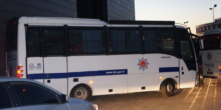 FETÖ soruşturmasında 84 akademisyene gözaltı kararı