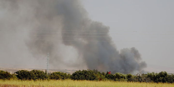 Karkamış Belediye bahçesine havan mermisi isabet etti. İlçe boşaltılıyor