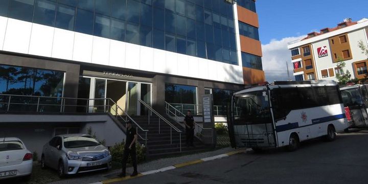 Bankacılar: Kayyum atama yerine el koyup satın