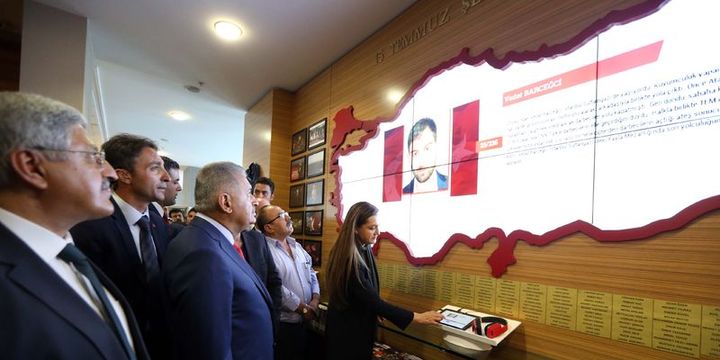 Başbakan: Darbe girişiminde şehit olanların ismi bir yerlere verilecek