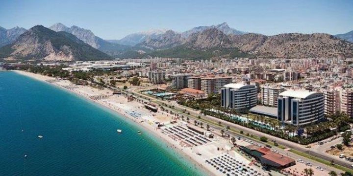 Turizm sezonu bitmesine rağmen Antalya