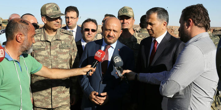 Bakan Fikri Işık ve Org. Zeki Çolak sınırda