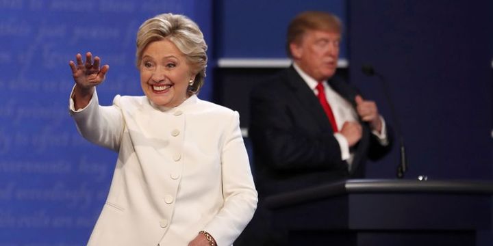 Clinton son anketlerde Trump