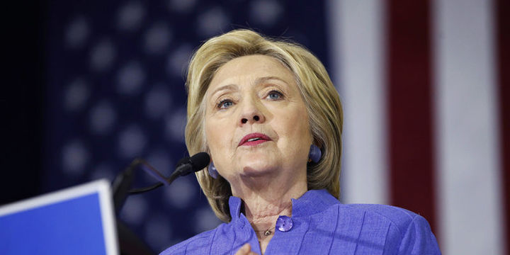 Clinton, Trump ile konuştuğunu ve ülke adına kendisiyle çalışabileceğini söyledi