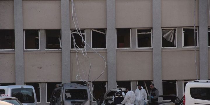 Adana Valiliği önünde patlama!