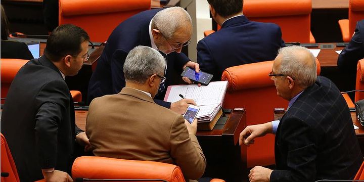 "Cumhurbaşkanlığı sistemi" teklifi imzaya açıldı