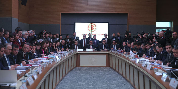 Anayasa değişikliği teklifinin ilk iki maddesi kabul edildi