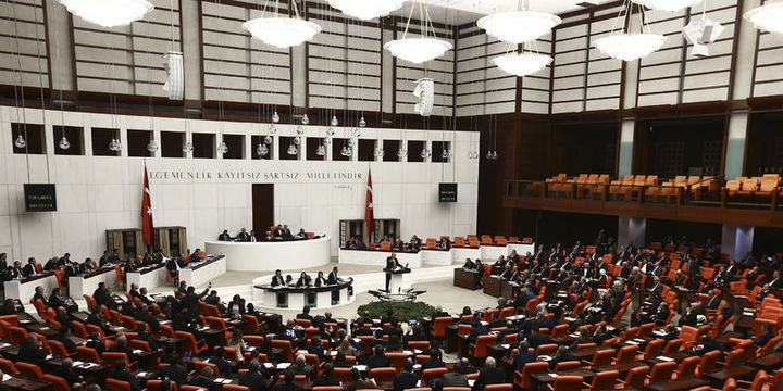 Anayasa teklifinin 7. ve 8. maddeleri kabul edildi
