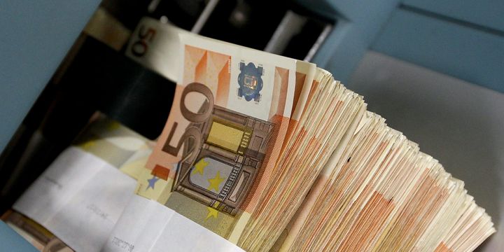 Euro siyasi belirsizlikten olumsuz etkileniyor