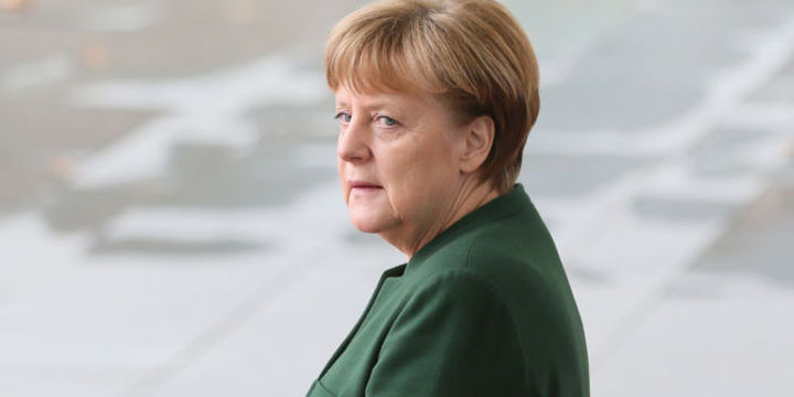 Merkel: Nazi benzetmeleri son bulmalı
