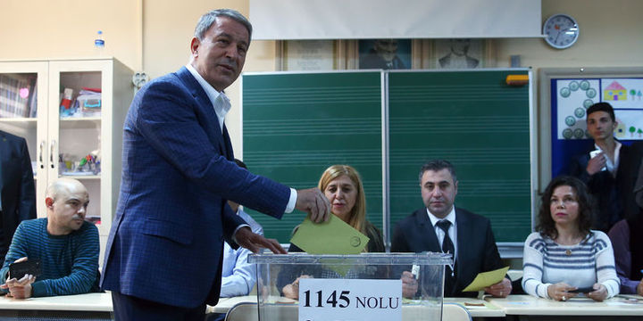 Genelkurmay Başkanı Orgeneral Akar oyunu kullandı