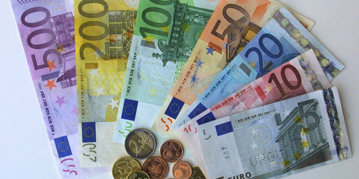 Euro Fransa Cumhurbaşkanlığı seçimi ardından 5 ayın zirvesini gördü