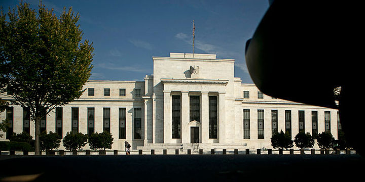 Fed düşük enflasyona rağmen neden faiz artırıyor?
