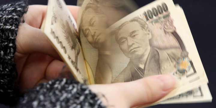 Yen, hisse kazançlarının risk duyarlılığını canlı tutmasıyla düştü
