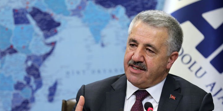 Ulaştırma Bakanı: Tablet yasağı Çarşamba kaldırılacak