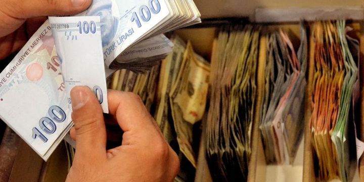 Dolar/TL istihdam sonrası düşüşe geçti