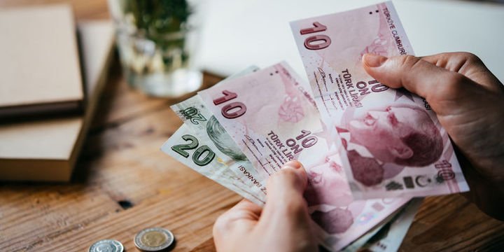 Dolar/TL dalgalanıyor