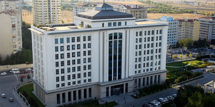 AK Partili 4 il başkanı değiştirildi