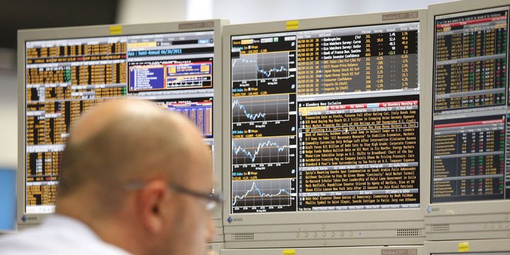 Küresel Piyasalar: Dolar dalgalı, hisseler düşüşünü sürdürdü