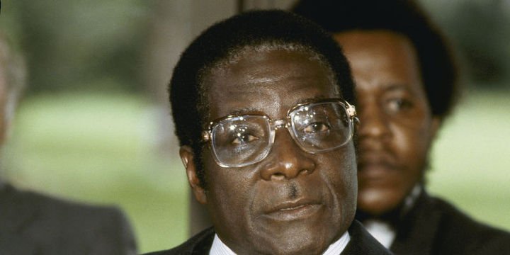 Zimbabve Devlet Başkanı istifa etti