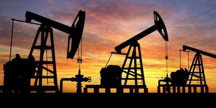Petrol 2 haftanın en yükseğinin yakınında kazançlarına tutundu