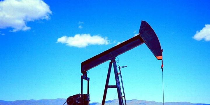 Petrol stoklardaki düşüşle haftalık kazanca yöneldi