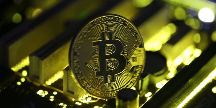 Bitcoin % 21 düşerek 6,500 doların altına geriledi