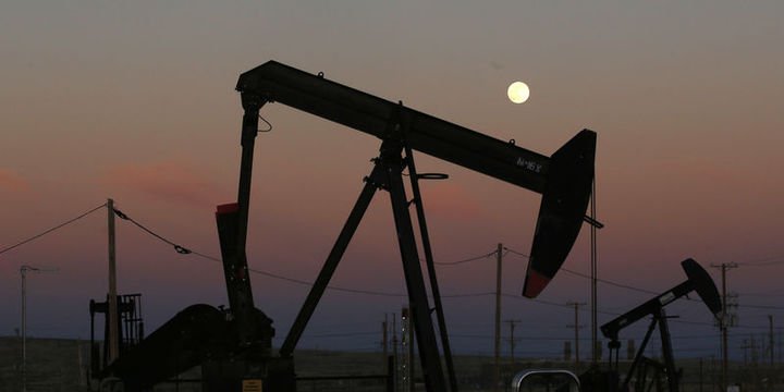 Petrol ticaret savaşı endişeleri ile kayıplarını korudu