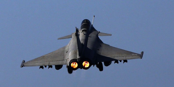 Al Jazeera: Koalisyon savaş uçakları Suriye-Irak sınırında görüldü