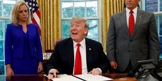 Trump yeni göçmen kararnamesini imzaladı