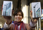 iPhone 4S için kuyruklar oluştu